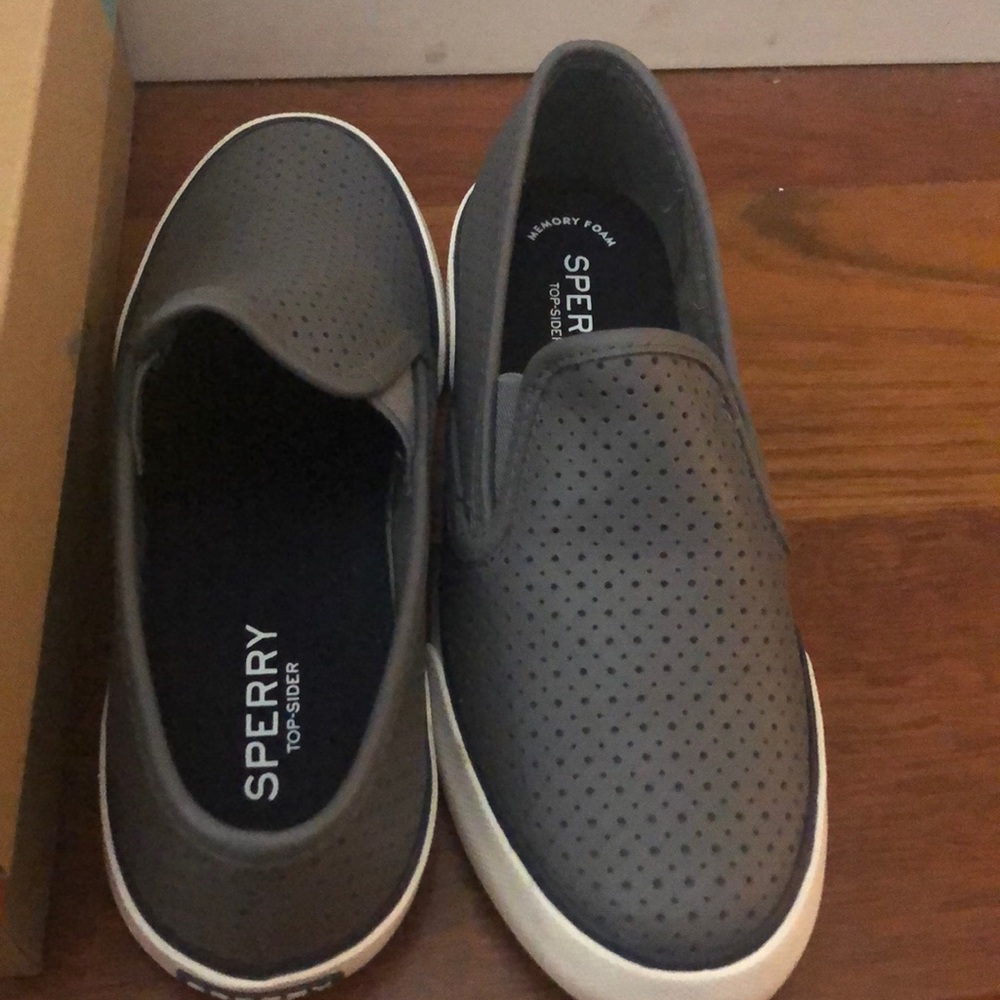 NWT sperry memory foam.